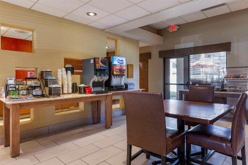 Best Western Plus Scottsdale Thunderbird Suites - image 34