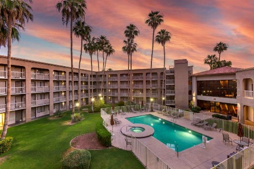 Best Western Plus Scottsdale Thunderbird Suites - image 9