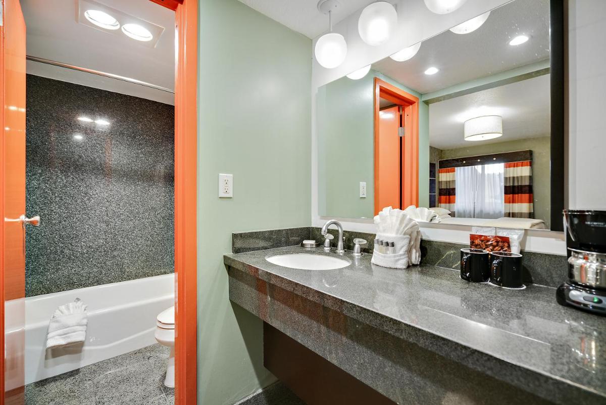 3 Palms Hotel - image 4