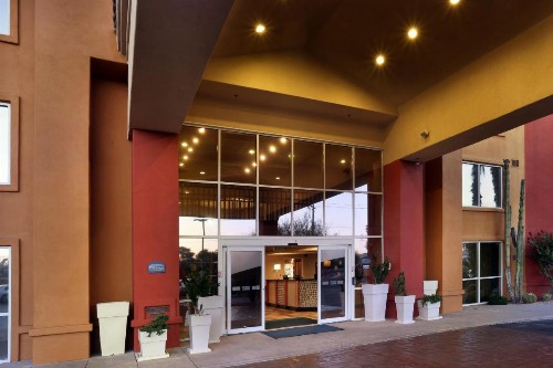Holiday Inn Express Hotel & Suites Scottsdale - Old Town an IHG Hotel - image 3
