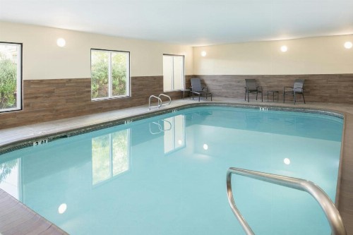 Comfort Suites Old Town - image 11