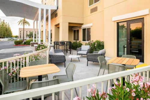 Comfort Suites Old Town - image 12