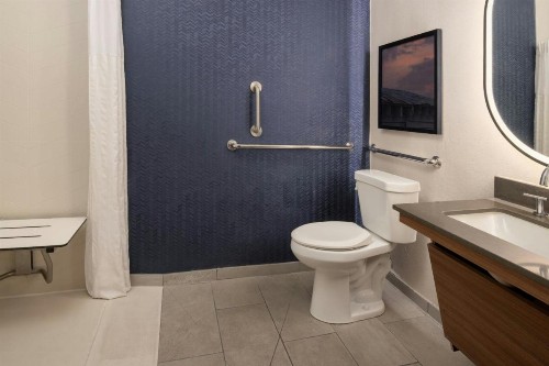 Comfort Suites Old Town - image 23