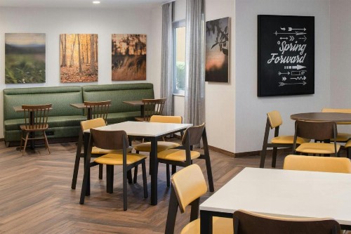 Comfort Suites Old Town - image 25