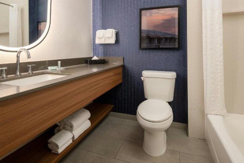 Comfort Suites Old Town - image 8