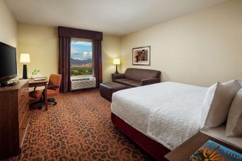 Hampton Inn & Suites Scottsdale Riverwalk - image 26