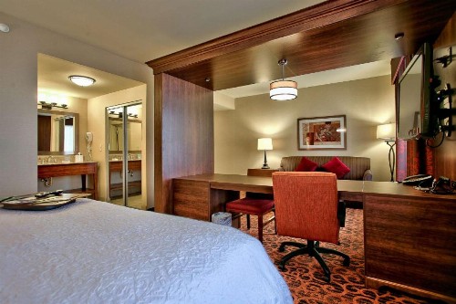Hampton Inn & Suites Scottsdale Riverwalk - image 6