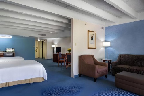 Independence 47 Hotel - image 23