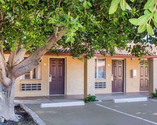 Rodeway Inn Old Town Scottsdale - image 3