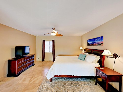 5630 E Waltann Lane Home - image 4