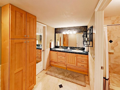5630 E Waltann Lane Home - image 5