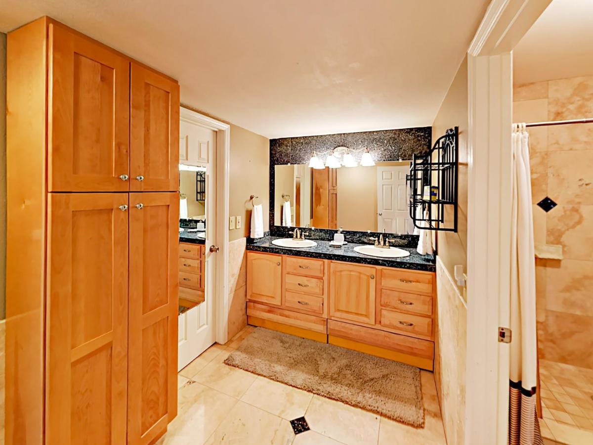 5630 E Waltann Lane Home - image 5