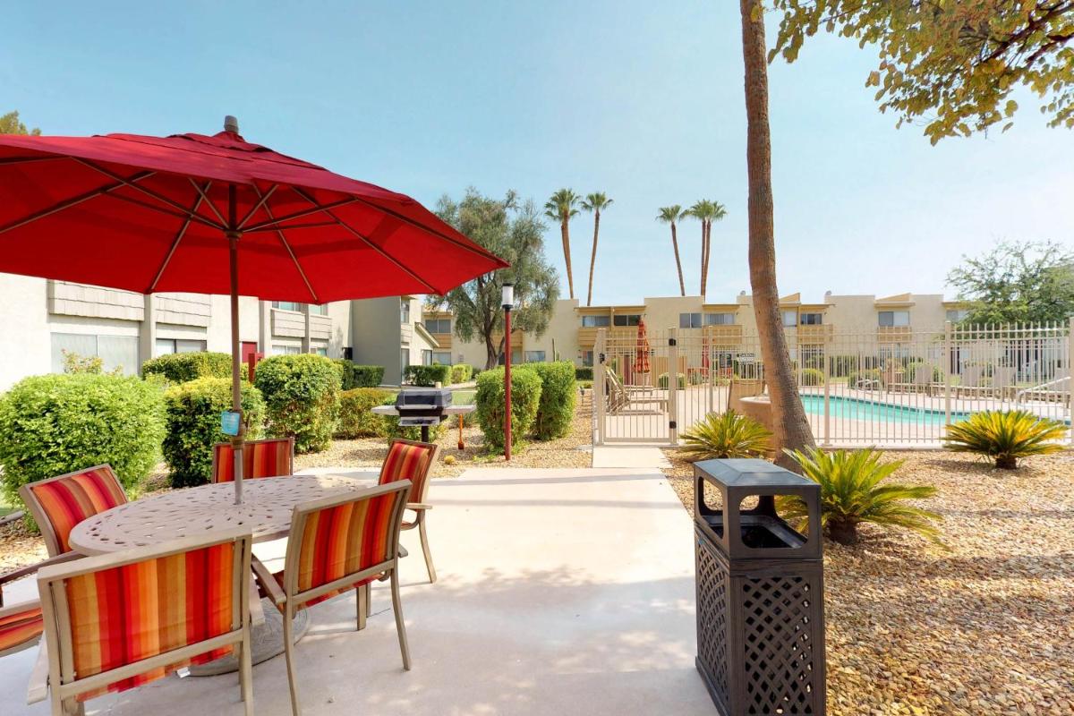 Camelback House - image 6
