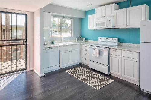 Chic 1BR near Fashion Square by WanderJaunt - image 12