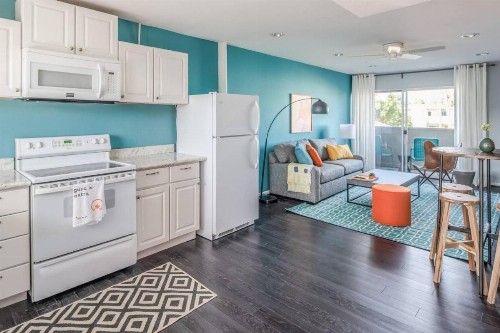 Chic 1BR near Fashion Square by WanderJaunt - image 5