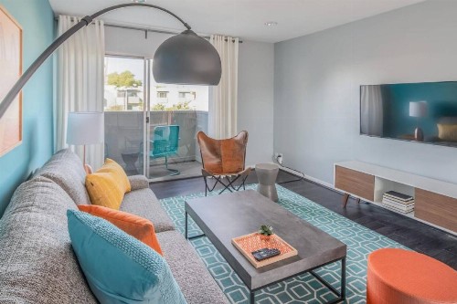Chic 1BR near Fashion Square by WanderJaunt - image 7