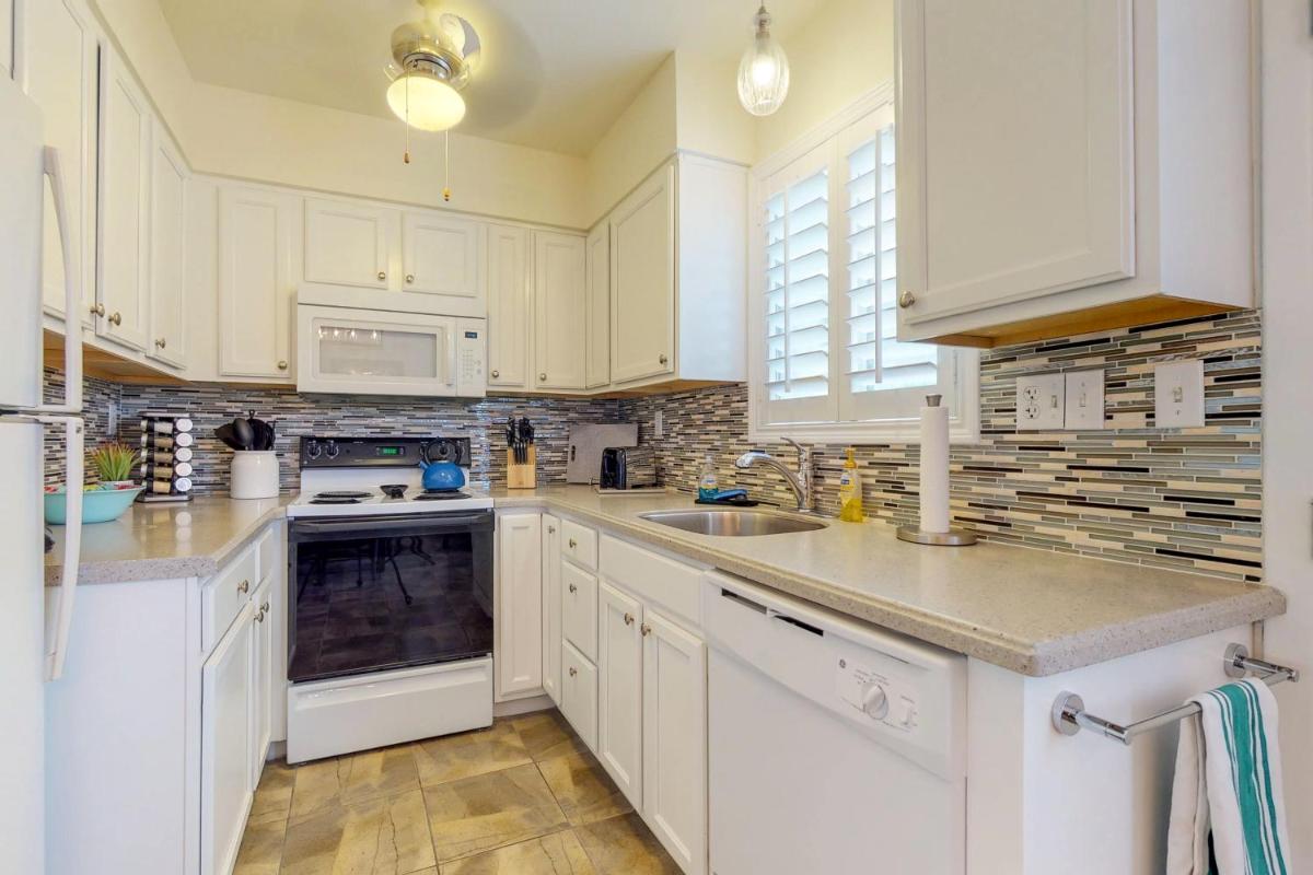 2 Bed 2 Bath Vacation home in Scottsdale - image 6