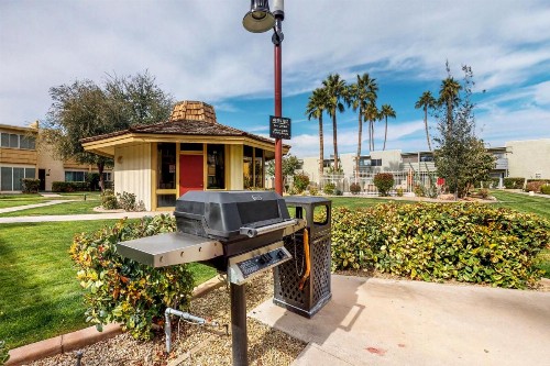 2 Bed 2 Bath Vacation home in Scottsdale - image 9