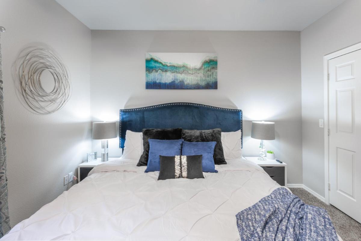 Mayo 2 miles - Kierland & Scottsdale Quarter 3 miles -Hulu Live TV-24 Hour Pool - main image