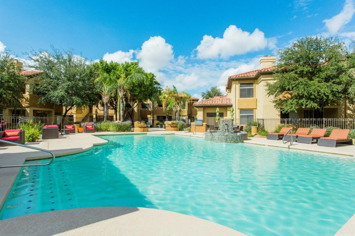 Mayo 2 miles - Kierland & Scottsdale Quarter 3 miles -Hulu Live TV-24 Hour Pool - image 4
