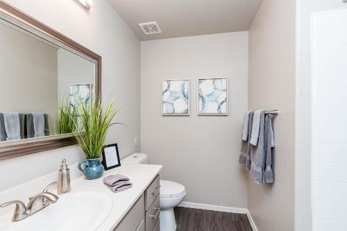 Mayo 2 miles-Hulu Live TV - 3 bedroom King-Close to Kierland and TPC with Parking - image 10