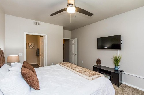 Mayo 2 miles-Hulu Live TV - 3 bedroom King-Close to Kierland and TPC with Parking - image 6