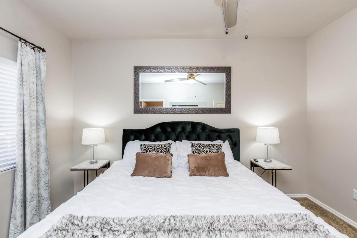 Mayo 2 miles-Hulu Live TV - 3 bedroom King-Close to Kierland and TPC with Parking - image 7