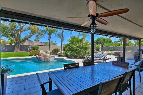 Contemporary Oasis with Outdoor Bar and Pool Table! - image 10