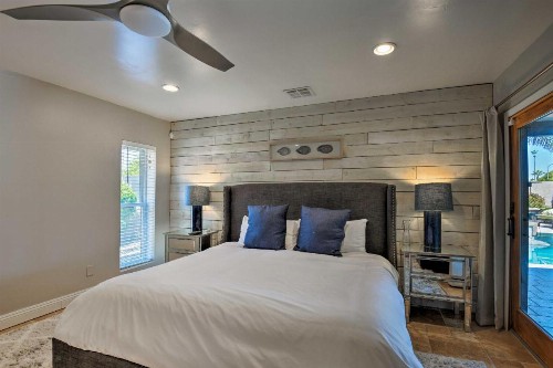 Contemporary Oasis with Outdoor Bar and Pool Table! - image 11