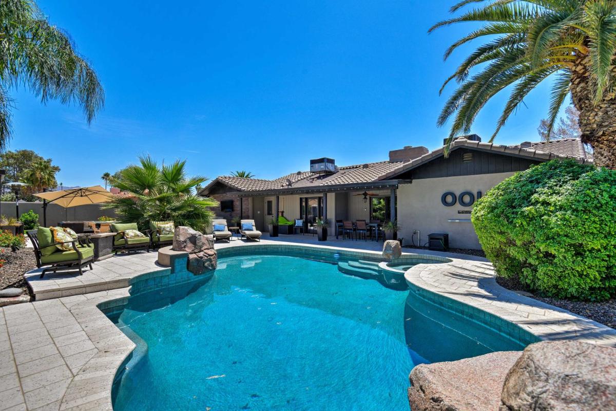 Contemporary Oasis with Outdoor Bar and Pool Table! - image 7