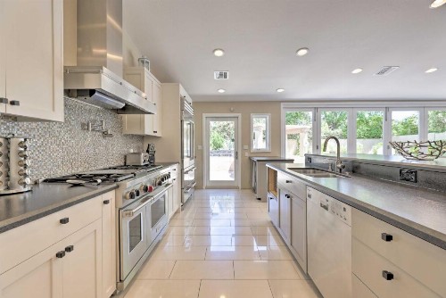Bright Scottsdale Home - Lounge and Cook Poolside! - image 7