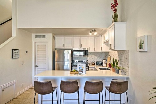 Modern Condo with Pool about 6 Miles to Salt River Fields - image 11