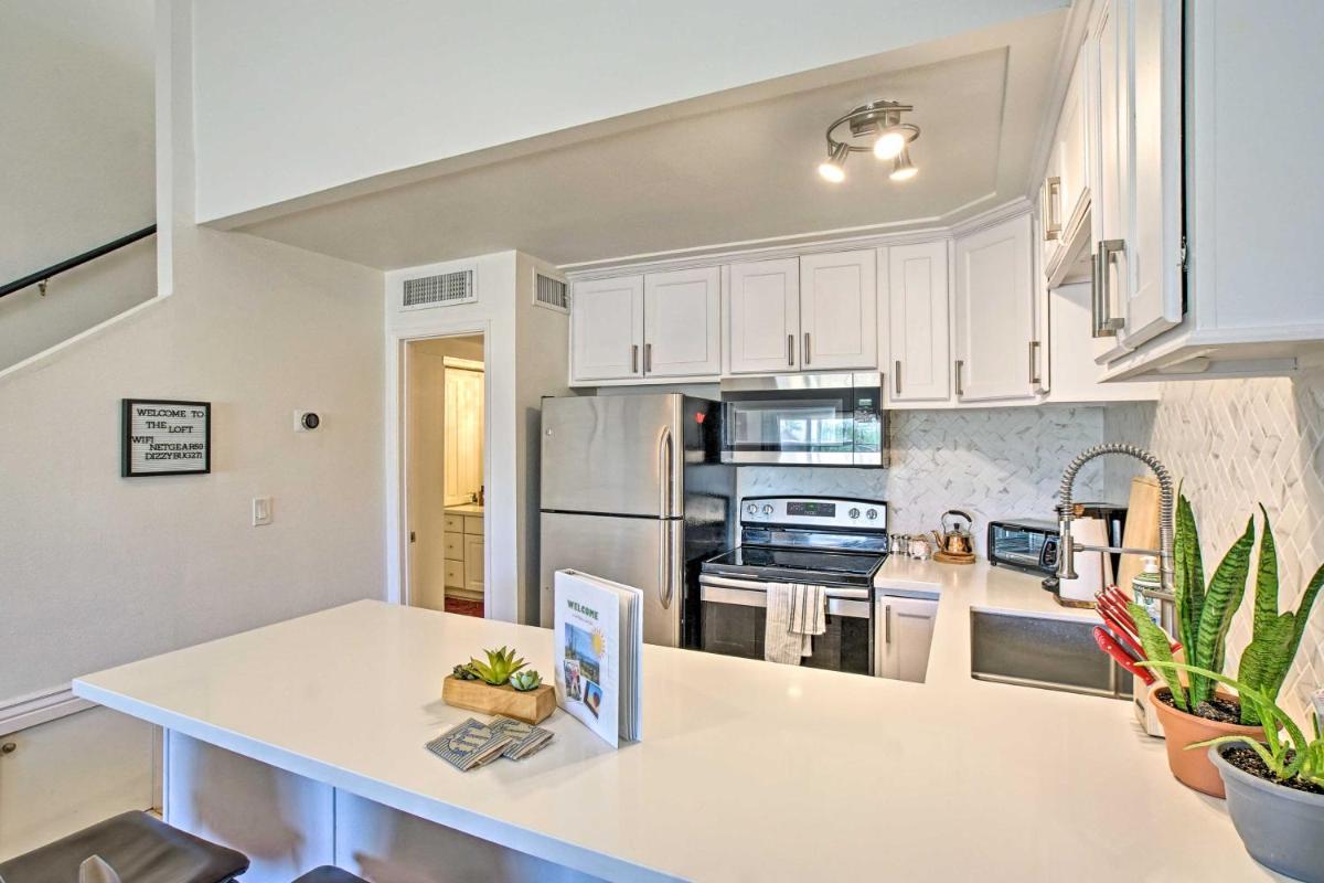 Modern Condo with Pool about 6 Miles to Salt River Fields - image 6
