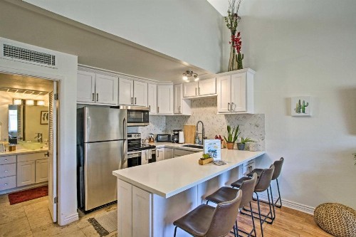 Modern Condo with Pool about 6 Miles to Salt River Fields - image 8