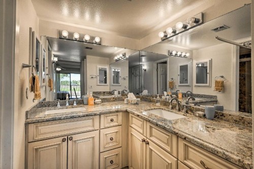 Condo w/ Pool Access - Near Downtown & Hikes! - image 11