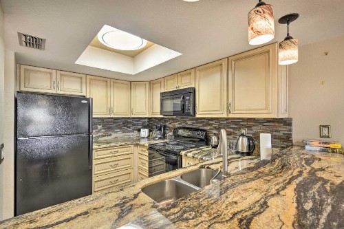 Condo w/ Pool Access - Near Downtown & Hikes! - image 4