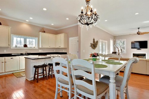 Bridle Trail Getaway - image 1