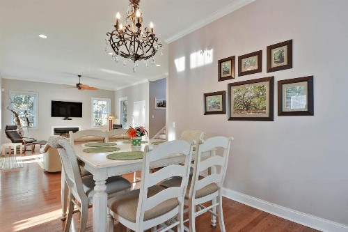 Bridle Trail Getaway - image 12