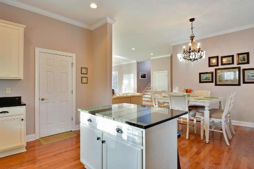 Bridle Trail Getaway - image 2