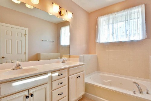 Bridle Trail Getaway - image 9