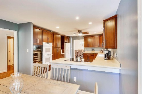 Baywood Luxury - image 10