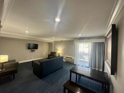 The Pacific Inn - image 15