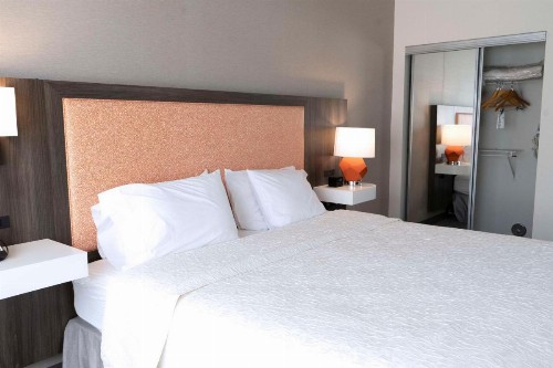 Hampton Inn & Suites Seal Beach - image 12
