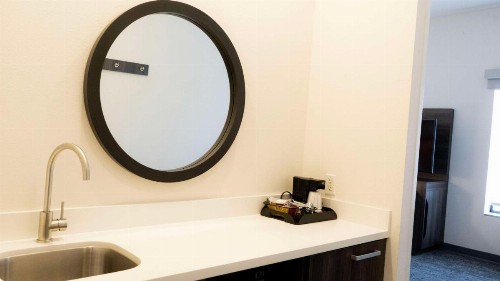 Hampton Inn & Suites Seal Beach - image 18