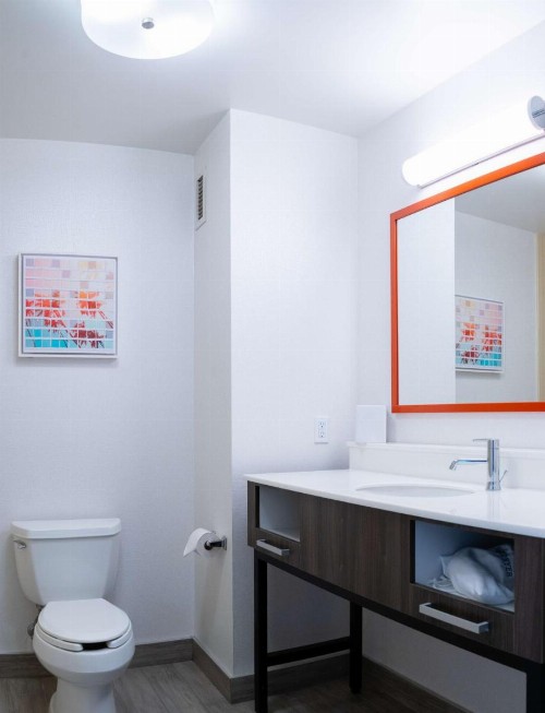 Hampton Inn & Suites Seal Beach - image 21