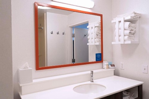 Hampton Inn & Suites Seal Beach - image 30