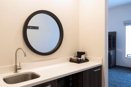 Hampton Inn & Suites Seal Beach - image 45