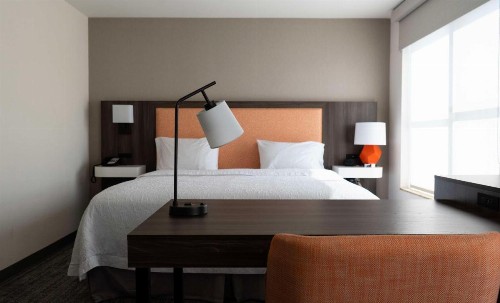 Hampton Inn & Suites Seal Beach - image 8