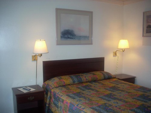Economy Inn Seaside - image 10