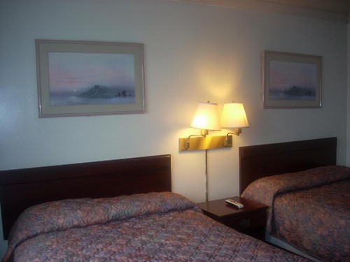 Economy Inn Seaside - image 17